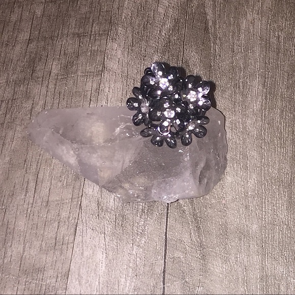 🆕Flower Statement Ring - Picture 2 of 4